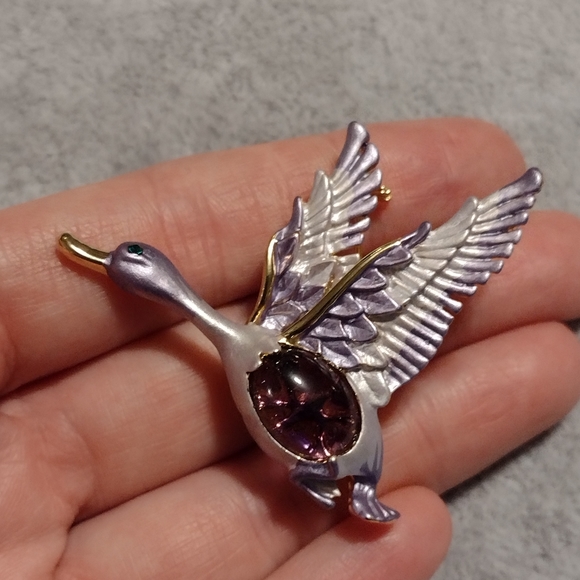 Vtg. 80s-90s Amethyst Canadian Goose Brooch, Satin Silver Tone - Picture 7 of 14